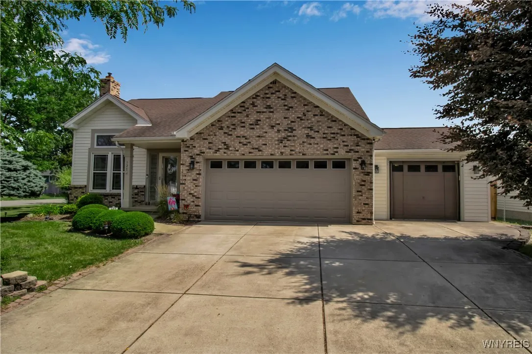127 Babbette Drive, Cheektowaga, New York 14043, Cheektowaga, New York 14043, 3 Bedrooms Bedrooms, 6 Rooms Rooms,2 BathroomsBathrooms,Residential,For Sale,127 Babbette Drive, Cheektowaga, New York 14043,B1633131