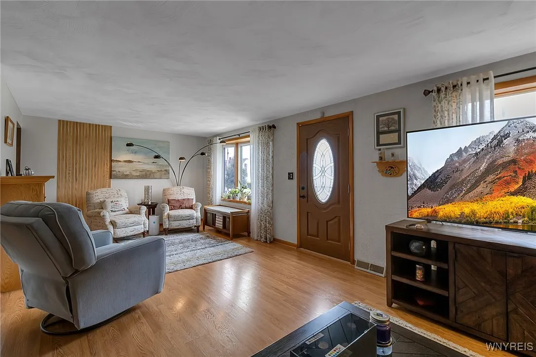 116 Evergreen Place, Cheektowaga, New York 14225, Cheektowaga, New York 14225, 3 Bedrooms Bedrooms, 8 Rooms Rooms,1 BathroomBathrooms,Residential,For Sale,116 Evergreen Place, Cheektowaga, New York 14225,B1633334