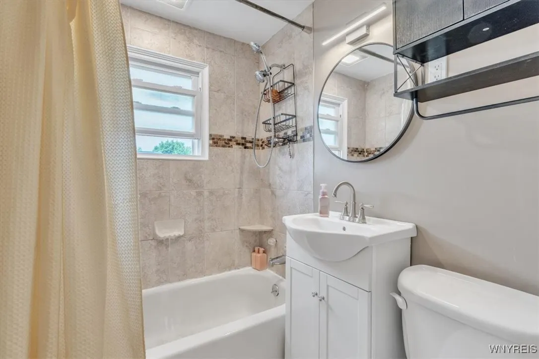 90 Aris Avenue, Cheektowaga, New York 14206, Cheektowaga, New York 14206, 4 Bedrooms Bedrooms, 7 Rooms Rooms,1 BathroomBathrooms,Residential,For Sale,90 Aris Avenue, Cheektowaga, New York 14206,0,B1633303