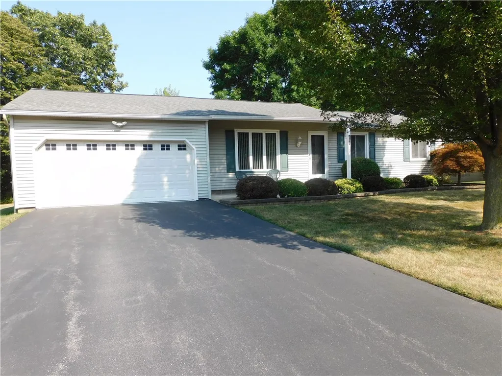 222 West Bend Drive, Greece, New York 14612, Greece, New York 14612, 3 Bedrooms Bedrooms, 6 Rooms Rooms,2 BathroomsBathrooms,Residential,For Sale,222 West Bend Drive, Greece, New York 14612,R1633451