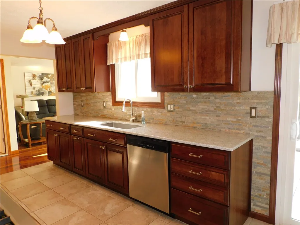 222 West Bend Drive, Greece, New York 14612, Greece, New York 14612, 3 Bedrooms Bedrooms, 6 Rooms Rooms,2 BathroomsBathrooms,Residential,For Sale,222 West Bend Drive, Greece, New York 14612,R1633451