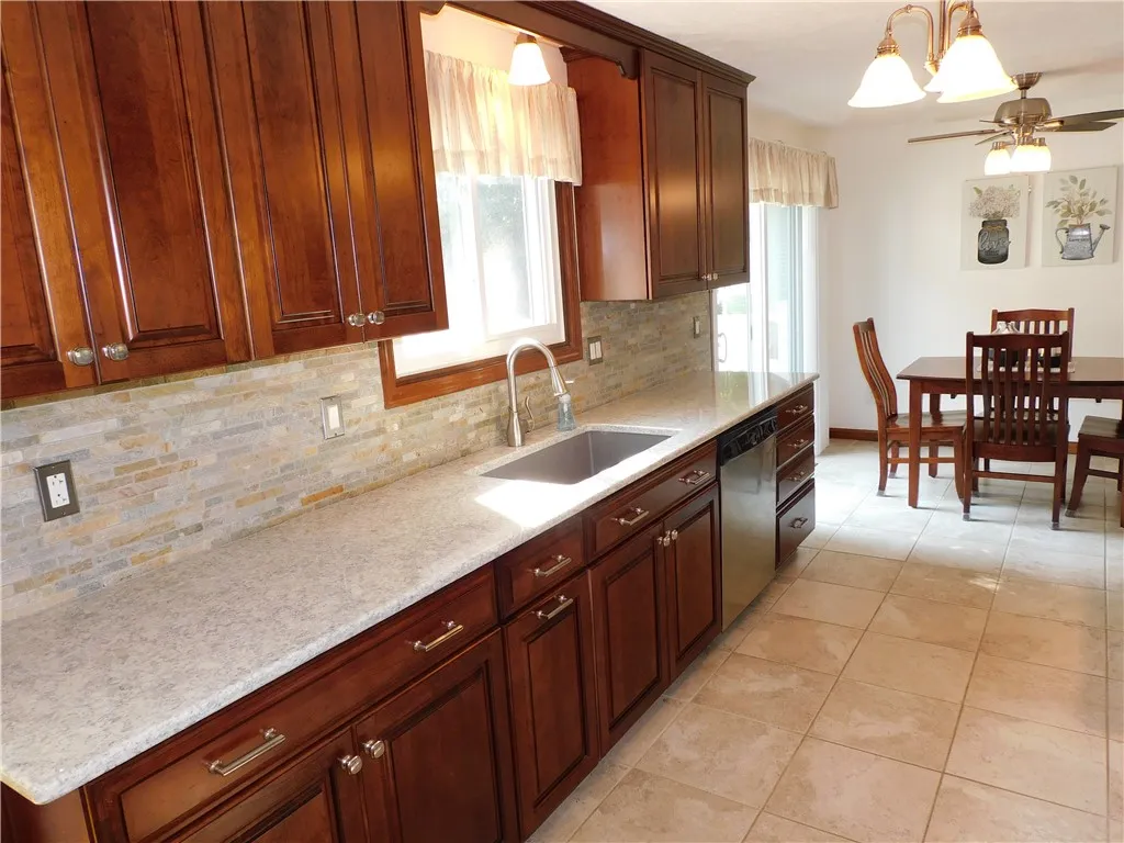 222 West Bend Drive, Greece, New York 14612, Greece, New York 14612, 3 Bedrooms Bedrooms, 6 Rooms Rooms,2 BathroomsBathrooms,Residential,For Sale,222 West Bend Drive, Greece, New York 14612,R1633451