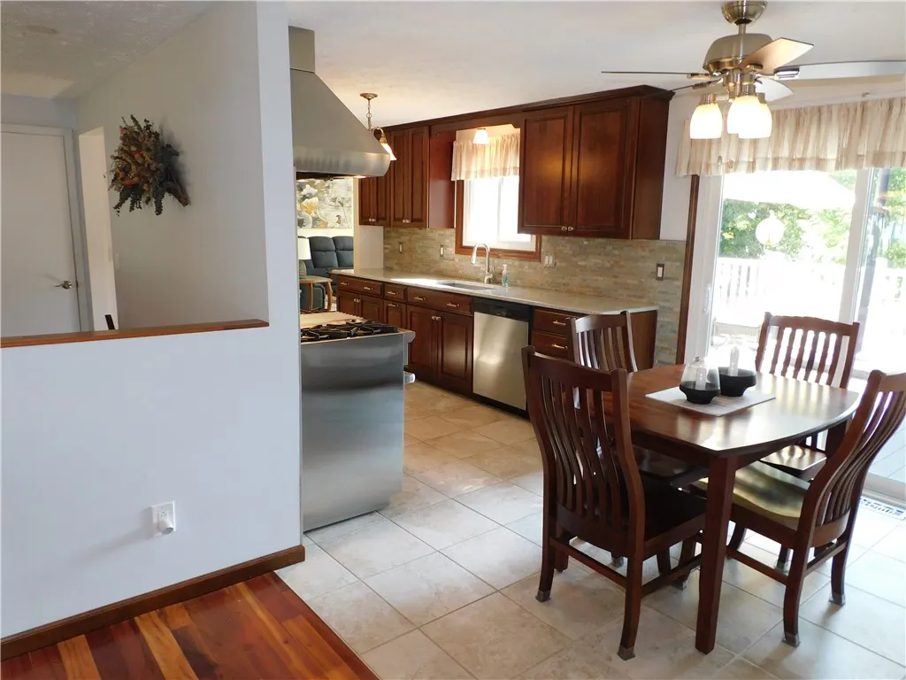 222 West Bend Drive, Greece, New York 14612, Greece, New York 14612, 3 Bedrooms Bedrooms, 6 Rooms Rooms,2 BathroomsBathrooms,Residential,For Sale,222 West Bend Drive, Greece, New York 14612,R1633451