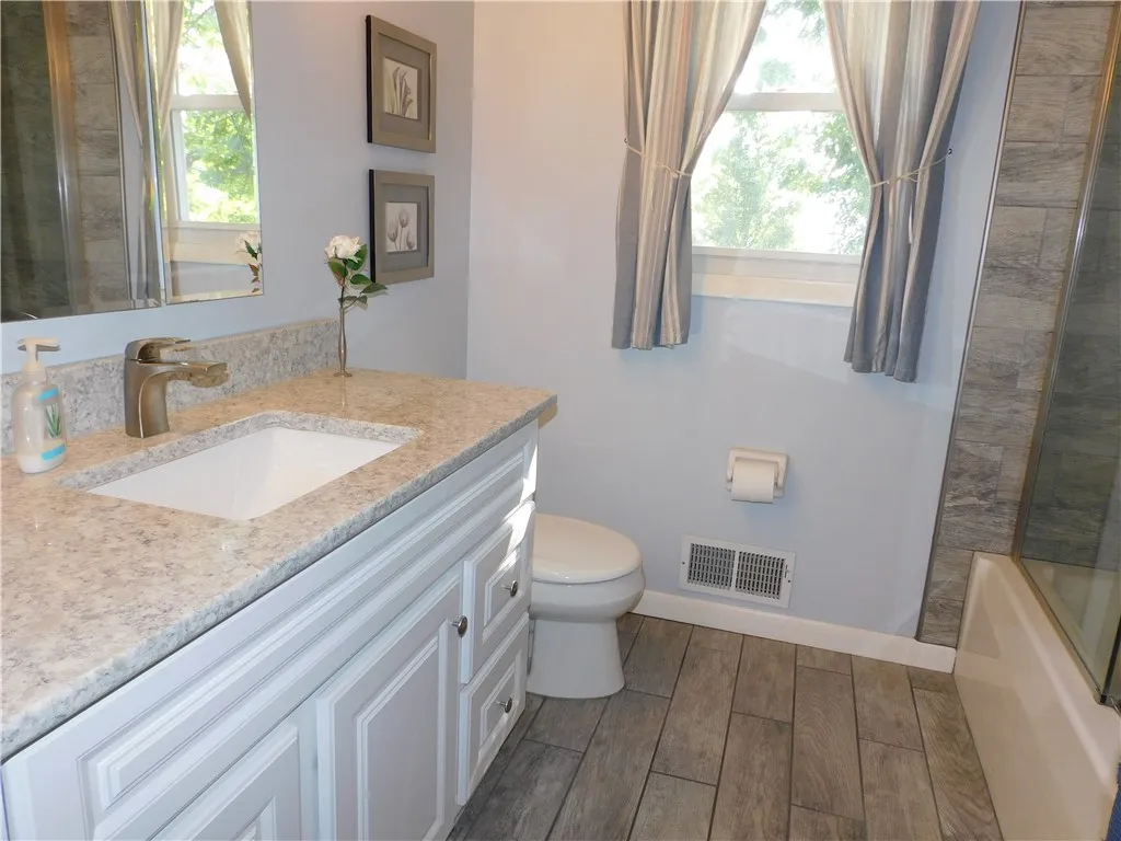 222 West Bend Drive, Greece, New York 14612, Greece, New York 14612, 3 Bedrooms Bedrooms, 6 Rooms Rooms,2 BathroomsBathrooms,Residential,For Sale,222 West Bend Drive, Greece, New York 14612,R1633451