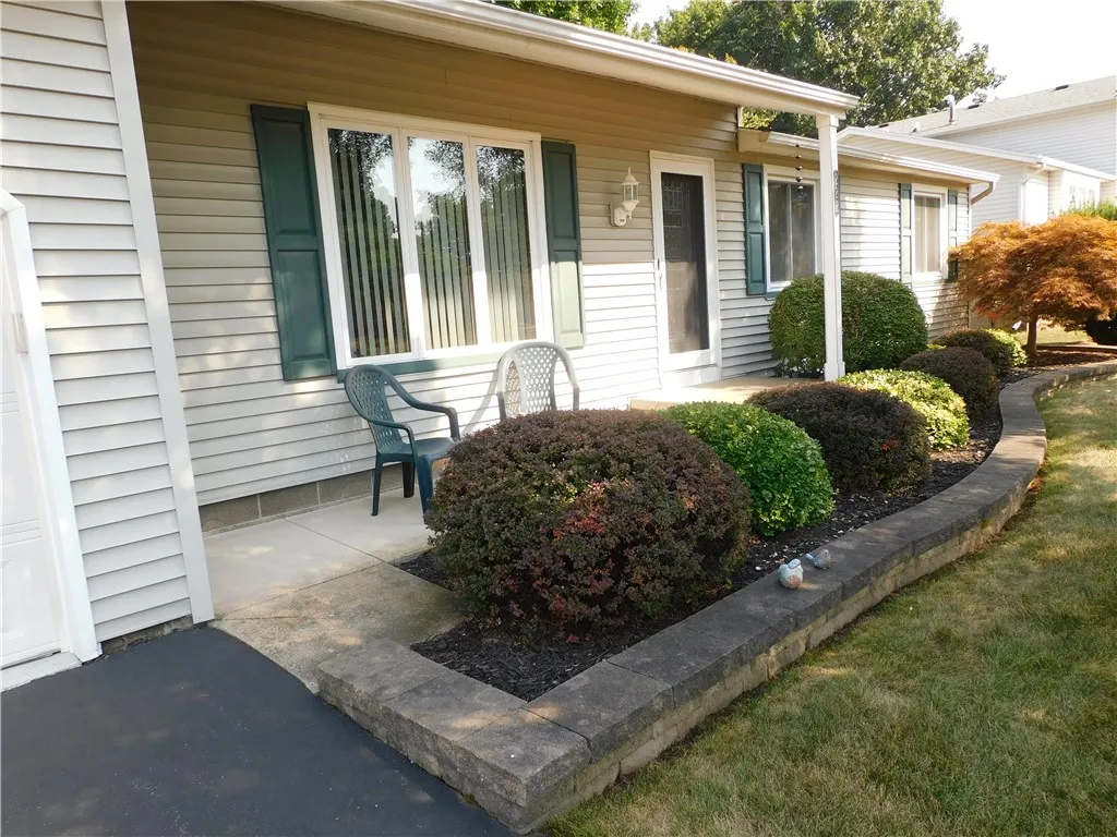 222 West Bend Drive, Greece, New York 14612, Greece, New York 14612, 3 Bedrooms Bedrooms, 6 Rooms Rooms,2 BathroomsBathrooms,Residential,For Sale,222 West Bend Drive, Greece, New York 14612,R1633451