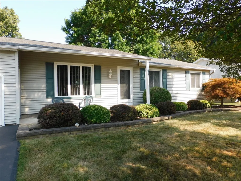 222 West Bend Drive, Greece, New York 14612, Greece, New York 14612, 3 Bedrooms Bedrooms, 6 Rooms Rooms,2 BathroomsBathrooms,Residential,For Sale,222 West Bend Drive, Greece, New York 14612,R1633451