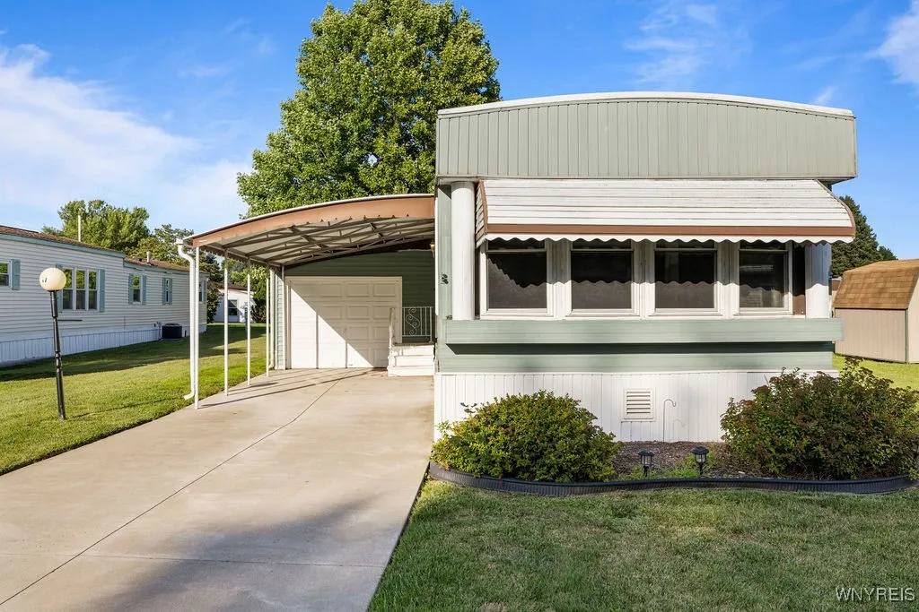 17 Burgundy Circle, West Seneca, New York 14224, West Seneca, New York 14224, 2 Bedrooms Bedrooms, 5 Rooms Rooms,1 BathroomBathrooms,Residential,Closed,17 Burgundy Circle, West Seneca, New York 14224,0,B1633447