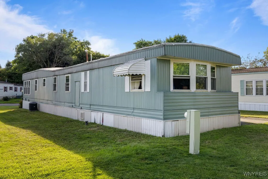 17 Burgundy Circle, West Seneca, New York 14224, West Seneca, New York 14224, 2 Bedrooms Bedrooms, 5 Rooms Rooms,1 BathroomBathrooms,Residential,Closed,17 Burgundy Circle, West Seneca, New York 14224,0,B1633447