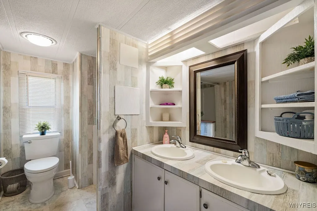 17 Burgundy Circle, West Seneca, New York 14224, West Seneca, New York 14224, 2 Bedrooms Bedrooms, 5 Rooms Rooms,1 BathroomBathrooms,Residential,Closed,17 Burgundy Circle, West Seneca, New York 14224,0,B1633447