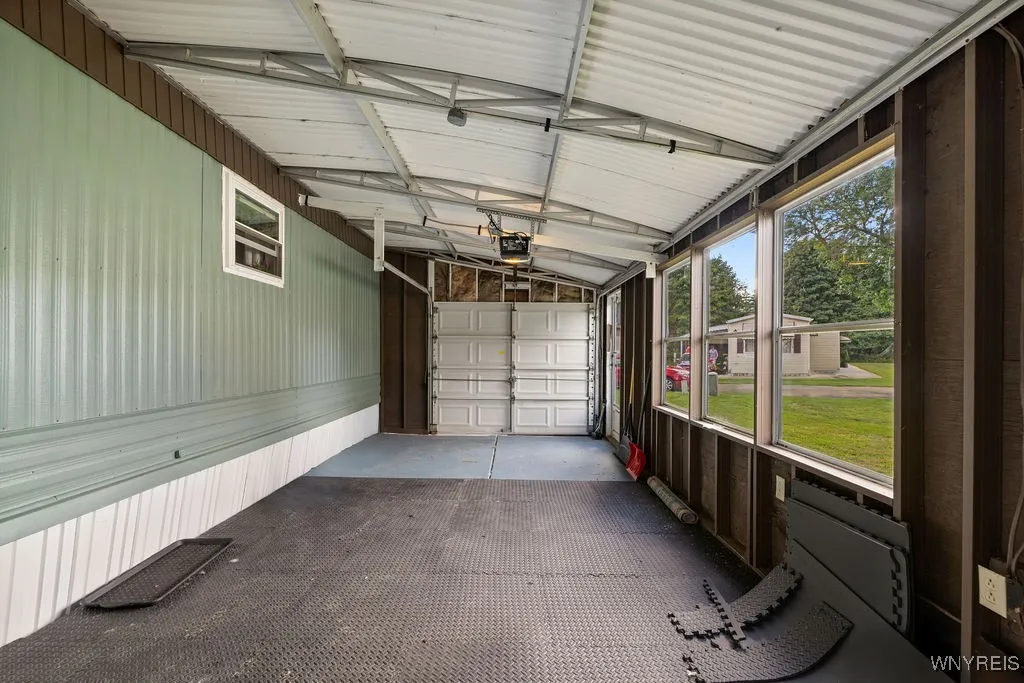 17 Burgundy Circle, West Seneca, New York 14224, West Seneca, New York 14224, 2 Bedrooms Bedrooms, 5 Rooms Rooms,1 BathroomBathrooms,Residential,Closed,17 Burgundy Circle, West Seneca, New York 14224,0,B1633447