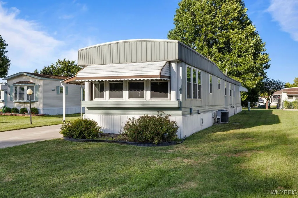 17 Burgundy Circle, West Seneca, New York 14224, West Seneca, New York 14224, 2 Bedrooms Bedrooms, 5 Rooms Rooms,1 BathroomBathrooms,Residential,Closed,17 Burgundy Circle, West Seneca, New York 14224,0,B1633447