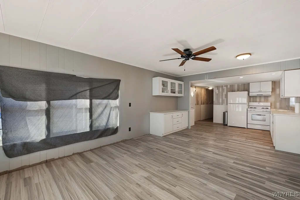 17 Burgundy Circle, West Seneca, New York 14224, West Seneca, New York 14224, 2 Bedrooms Bedrooms, 5 Rooms Rooms,1 BathroomBathrooms,Residential,Closed,17 Burgundy Circle, West Seneca, New York 14224,0,B1633447