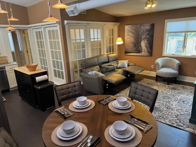 651 Park Avenue, Rochester, New York 14607, Rochester, New York 14607, 1 Bedroom Bedrooms, 4 Rooms Rooms,1 BathroomBathrooms,Residential Lease,For Rent,651 Park Avenue, Rochester, New York 14607,0,R1633450