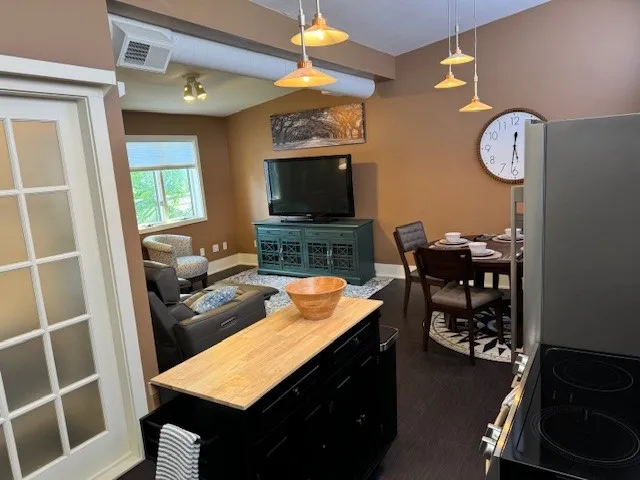 651 Park Avenue, Rochester, New York 14607, Rochester, New York 14607, 1 Bedroom Bedrooms, 4 Rooms Rooms,1 BathroomBathrooms,Residential Lease,For Rent,651 Park Avenue, Rochester, New York 14607,0,R1633450