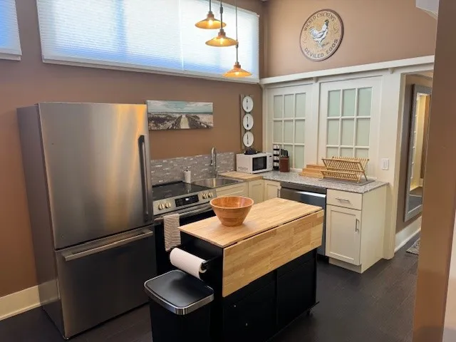 651 Park Avenue, Rochester, New York 14607, Rochester, New York 14607, 1 Bedroom Bedrooms, 4 Rooms Rooms,1 BathroomBathrooms,Residential Lease,For Rent,651 Park Avenue, Rochester, New York 14607,0,R1633450