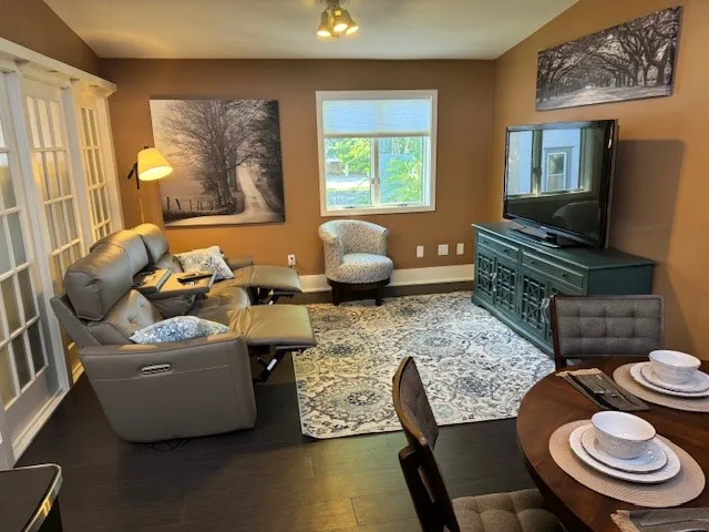 651 Park Avenue, Rochester, New York 14607, Rochester, New York 14607, 1 Bedroom Bedrooms, 4 Rooms Rooms,1 BathroomBathrooms,Residential Lease,For Rent,651 Park Avenue, Rochester, New York 14607,0,R1633450