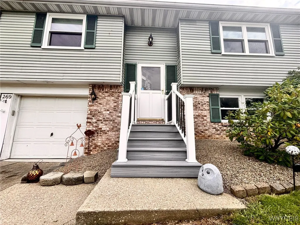 269 Oakbrook Drive, West Seneca, New York 14224, West Seneca, New York 14224, 3 Bedrooms Bedrooms, 7 Rooms Rooms,2 BathroomsBathrooms,Residential,Closed,269 Oakbrook Drive, West Seneca, New York 14224,0,B1633277