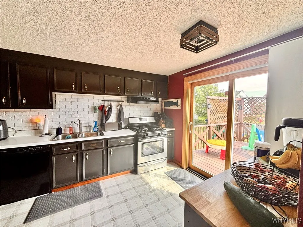 269 Oakbrook Drive, West Seneca, New York 14224, West Seneca, New York 14224, 3 Bedrooms Bedrooms, 7 Rooms Rooms,2 BathroomsBathrooms,Residential,Closed,269 Oakbrook Drive, West Seneca, New York 14224,0,B1633277