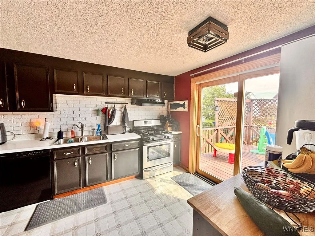 269 Oakbrook Drive, West Seneca, New York 14224, West Seneca, New York 14224, 3 Bedrooms Bedrooms, 7 Rooms Rooms,2 BathroomsBathrooms,Residential,For Sale,269 Oakbrook Drive, West Seneca, New York 14224,0,B1633277