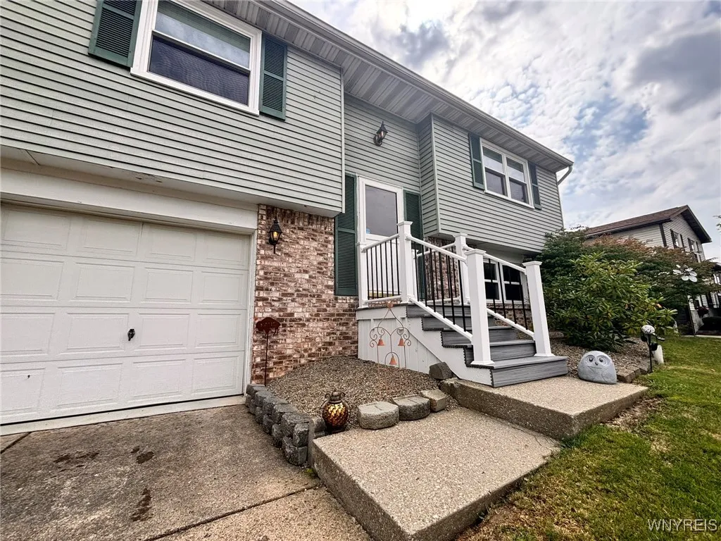 269 Oakbrook Drive, West Seneca, New York 14224, West Seneca, New York 14224, 3 Bedrooms Bedrooms, 7 Rooms Rooms,2 BathroomsBathrooms,Residential,For Sale,269 Oakbrook Drive, West Seneca, New York 14224,0,B1633277