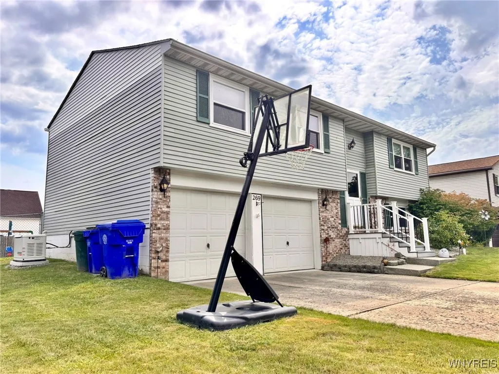 269 Oakbrook Drive, West Seneca, New York 14224, West Seneca, New York 14224, 3 Bedrooms Bedrooms, 7 Rooms Rooms,2 BathroomsBathrooms,Residential,For Sale,269 Oakbrook Drive, West Seneca, New York 14224,0,B1633277