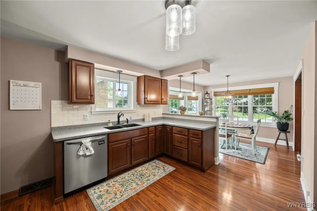 272 Woodward Drive, West Seneca, New York 14224, West Seneca, New York 14224, 3 Bedrooms Bedrooms, 6 Rooms Rooms,2 BathroomsBathrooms,Residential,Closed,272 Woodward Drive, West Seneca, New York 14224,0,B1633099