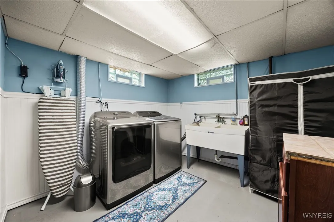 272 Woodward Drive, West Seneca, New York 14224, West Seneca, New York 14224, 3 Bedrooms Bedrooms, 6 Rooms Rooms,2 BathroomsBathrooms,Residential,For Sale,272 Woodward Drive, West Seneca, New York 14224,0,B1633099