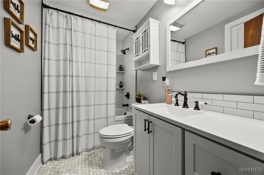 272 Woodward Drive, West Seneca, New York 14224, West Seneca, New York 14224, 3 Bedrooms Bedrooms, 6 Rooms Rooms,2 BathroomsBathrooms,Residential,Closed,272 Woodward Drive, West Seneca, New York 14224,0,B1633099