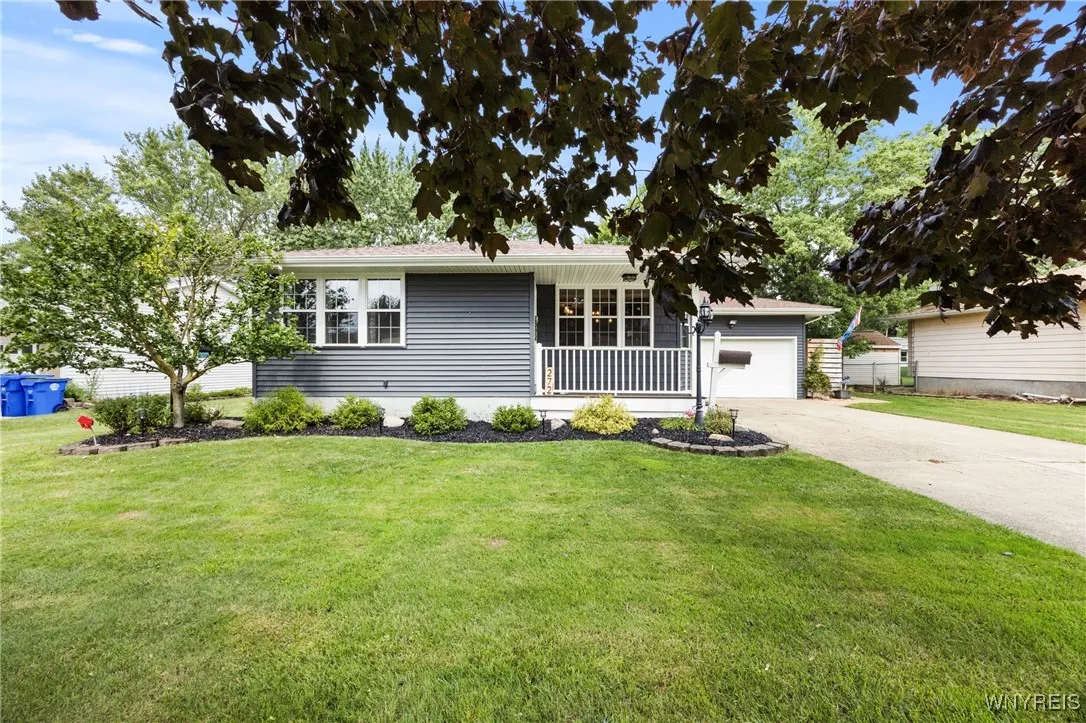 272 Woodward Drive, West Seneca, New York 14224, West Seneca, New York 14224, 3 Bedrooms Bedrooms, 6 Rooms Rooms,2 BathroomsBathrooms,Residential,Closed,272 Woodward Drive, West Seneca, New York 14224,0,B1633099