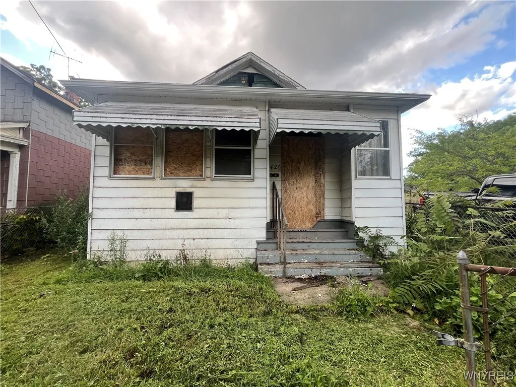426 6th Street, Niagara Falls, New York 14301, Niagara Falls, New York 14301, 2 Bedrooms Bedrooms, 5 Rooms Rooms,1 BathroomBathrooms,Residential,For Sale,426 6th Street, Niagara Falls, New York 14301,0,B1633469