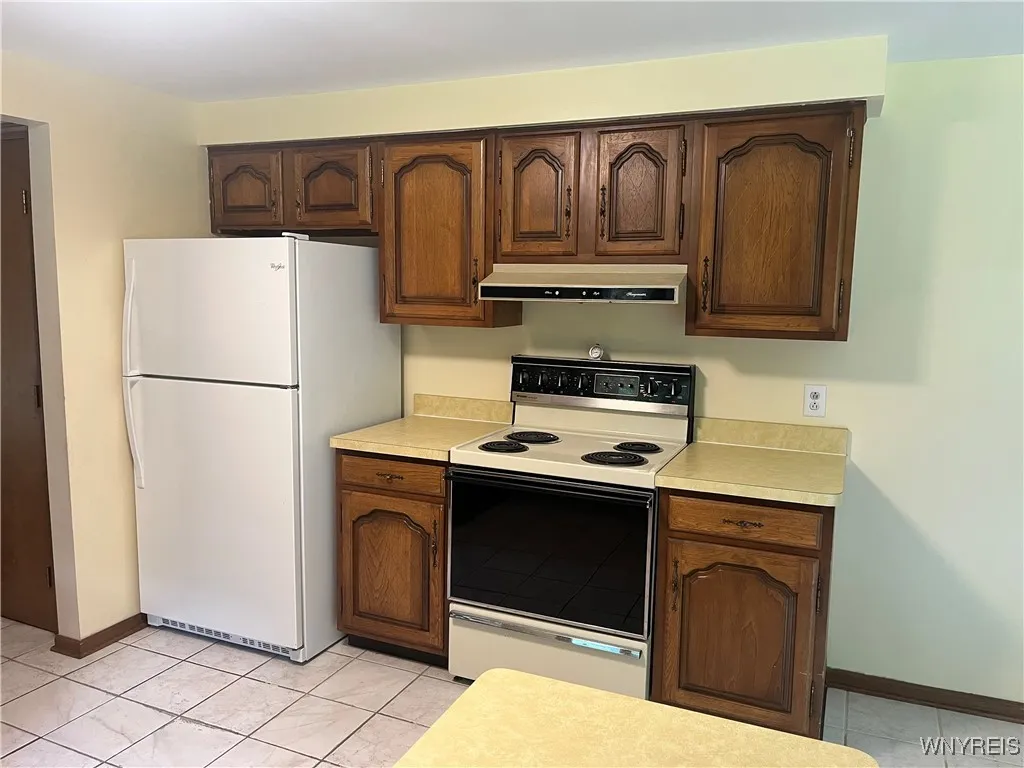 Kitchen appliances included