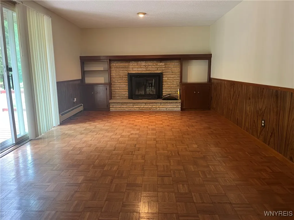 Wood burning fireplace in the family​​‌​​​​‌​​‌‌​‌‌​​​‌‌​‌​‌​‌​​​‌​​ room