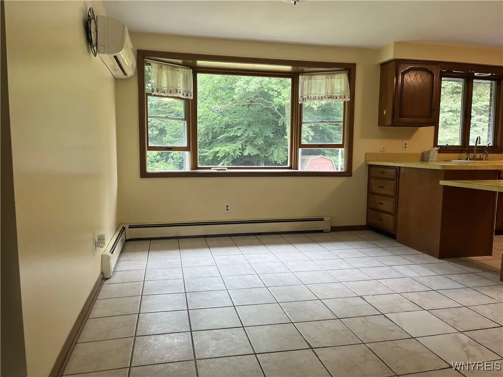 Eat-in kitchen area