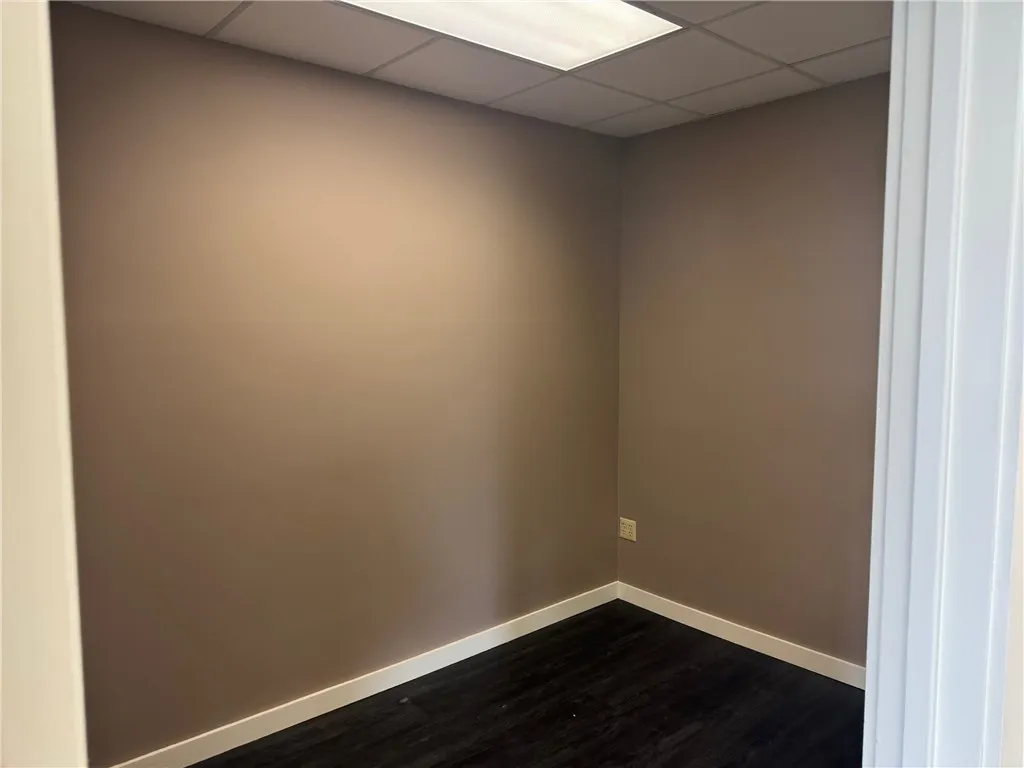 4350 Culver, Irondequoit, New York 14622, Irondequoit, New York 14622, 1 Bedroom Bedrooms, 4 Rooms Rooms,1 BathroomBathrooms,Residential Lease,For Rent,4350 Culver, Irondequoit, New York 14622,0,R1633470