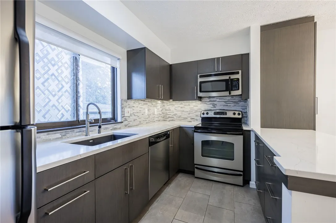 551 University Avenue, Rochester, New York 14607, Rochester, New York 14607, 2 Bedrooms Bedrooms, 4 Rooms Rooms,1 BathroomBathrooms,Residential,For Sale,551 University Avenue, Rochester, New York 14607,0,R1633452