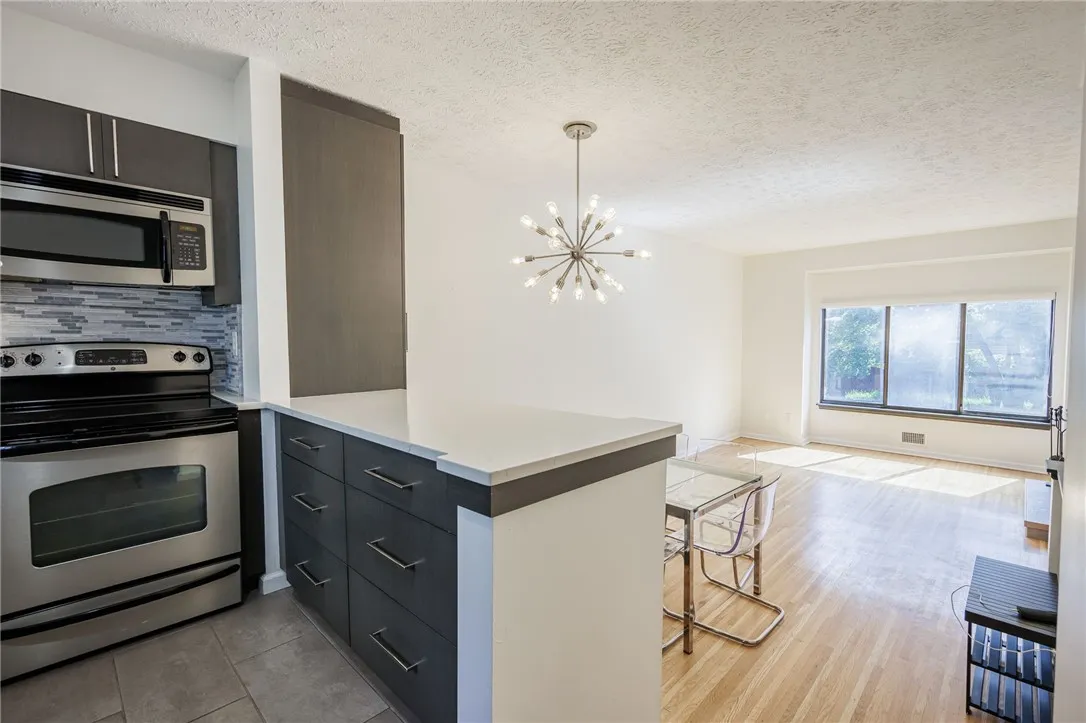 551 University Avenue, Rochester, New York 14607, Rochester, New York 14607, 2 Bedrooms Bedrooms, 4 Rooms Rooms,1 BathroomBathrooms,Residential,For Sale,551 University Avenue, Rochester, New York 14607,0,R1633452