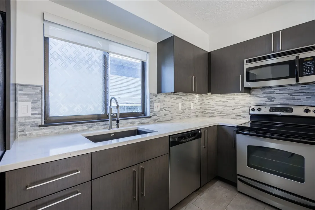 551 University Avenue, Rochester, New York 14607, Rochester, New York 14607, 2 Bedrooms Bedrooms, 4 Rooms Rooms,1 BathroomBathrooms,Residential,For Sale,551 University Avenue, Rochester, New York 14607,0,R1633452