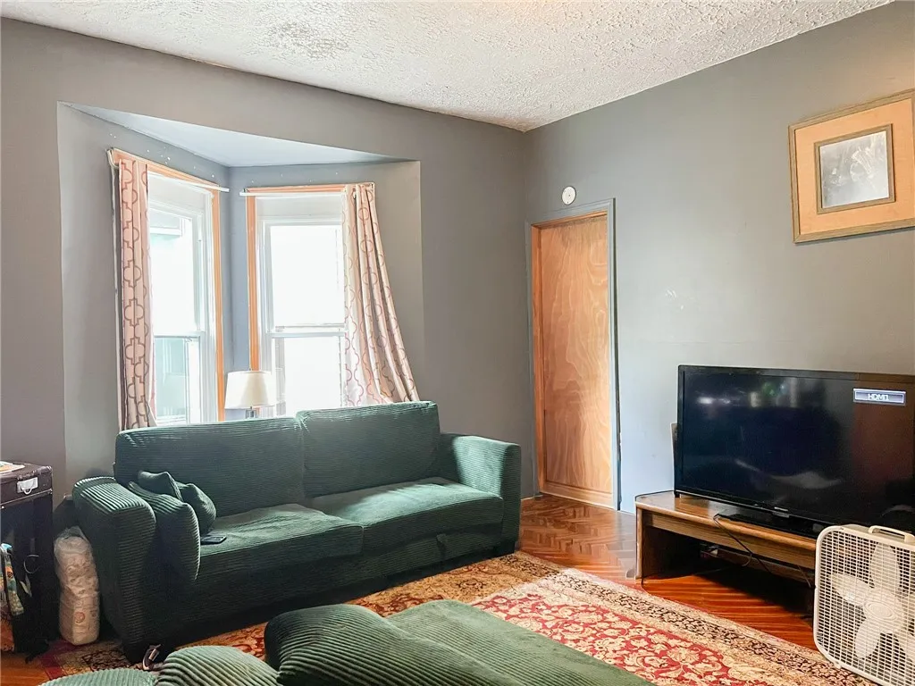1322 East Main Street, Rochester, New York 14609, Rochester, New York 14609, 6 Bedrooms Bedrooms, ,2 BathroomsBathrooms,Residential,For Sale,1322 East Main Street, Rochester, New York 14609,0,R1633344