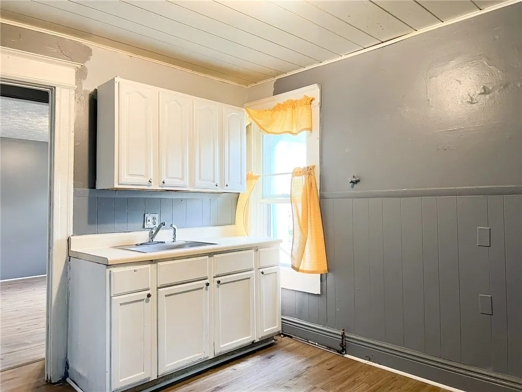 1322 East Main Street, Rochester, New York 14609, Rochester, New York 14609, 6 Bedrooms Bedrooms, ,2 BathroomsBathrooms,Residential,For Sale,1322 East Main Street, Rochester, New York 14609,0,R1633344