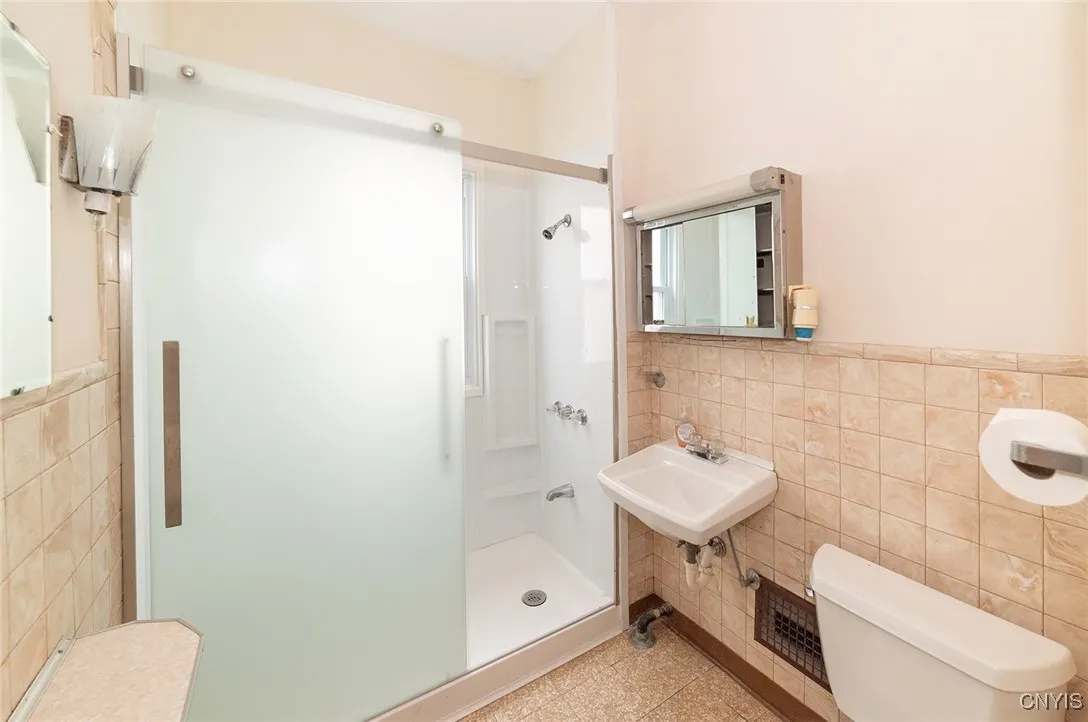 507-509 South Wilbur Avenue, Syracuse, New York 13, Syracuse, New York 13204, 6 Bedrooms Bedrooms, ,2 BathroomsBathrooms,Residential,For Sale,507-509 South Wilbur Avenue, Syracuse, New York 13,0,S1633227