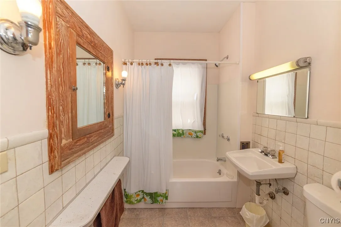 507-509 South Wilbur Avenue, Syracuse, New York 13, Syracuse, New York 13204, 6 Bedrooms Bedrooms, ,2 BathroomsBathrooms,Residential,For Sale,507-509 South Wilbur Avenue, Syracuse, New York 13,0,S1633227