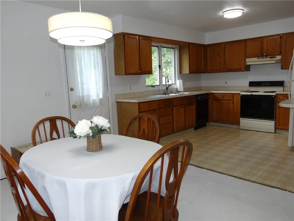 410 Guinnip Avenue, Elmira City, New York 14905, Elmira City, New York 14905, 2 Bedrooms Bedrooms, 5 Rooms Rooms,1 BathroomBathrooms,Residential,For Sale,410 Guinnip Avenue, Elmira City, New York 14905,0,R1633316