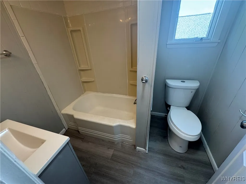 2517 Welch Avenue, Niagara Falls, New York 14303, Niagara Falls, New York 14303, 5 Bedrooms Bedrooms, 10 Rooms Rooms,2 BathroomsBathrooms,Residential,Closed,2517 Welch Avenue, Niagara Falls, New York 14303,0,B1633467