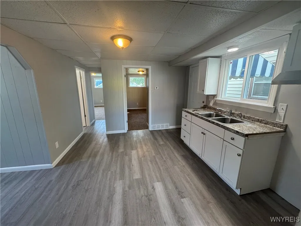 2517 Welch Avenue, Niagara Falls, New York 14303, Niagara Falls, New York 14303, 5 Bedrooms Bedrooms, 10 Rooms Rooms,2 BathroomsBathrooms,Residential,Closed,2517 Welch Avenue, Niagara Falls, New York 14303,0,B1633467