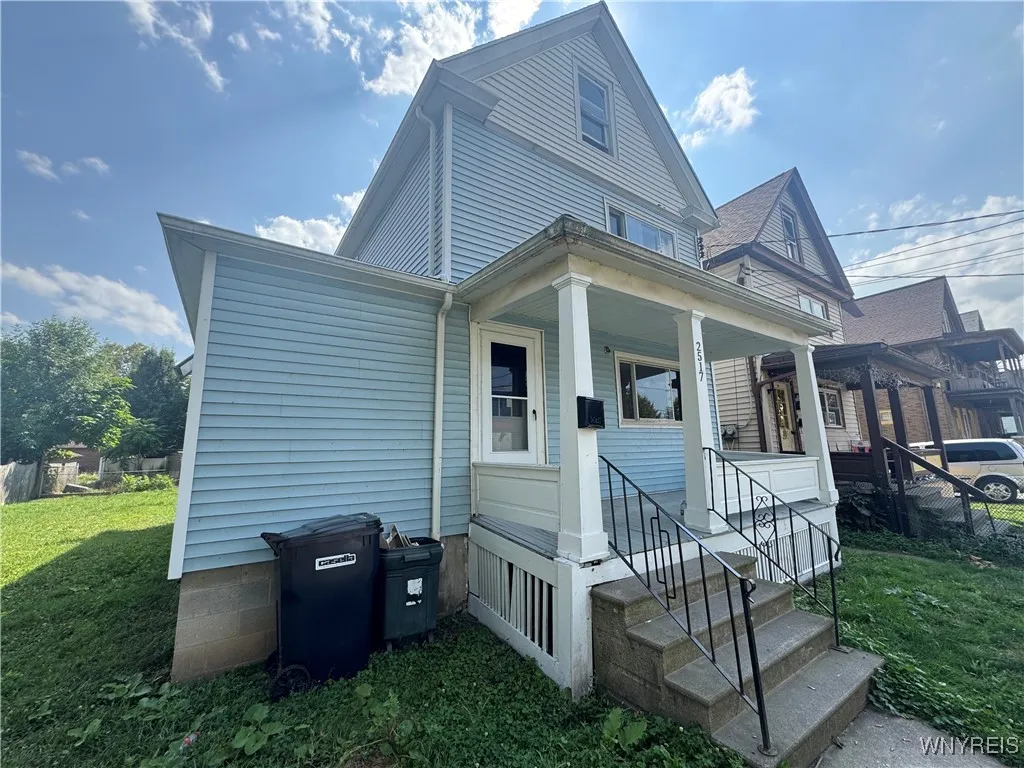 2517 Welch Avenue, Niagara Falls, New York 14303, Niagara Falls, New York 14303, 5 Bedrooms Bedrooms, 10 Rooms Rooms,2 BathroomsBathrooms,Residential,Closed,2517 Welch Avenue, Niagara Falls, New York 14303,0,B1633467
