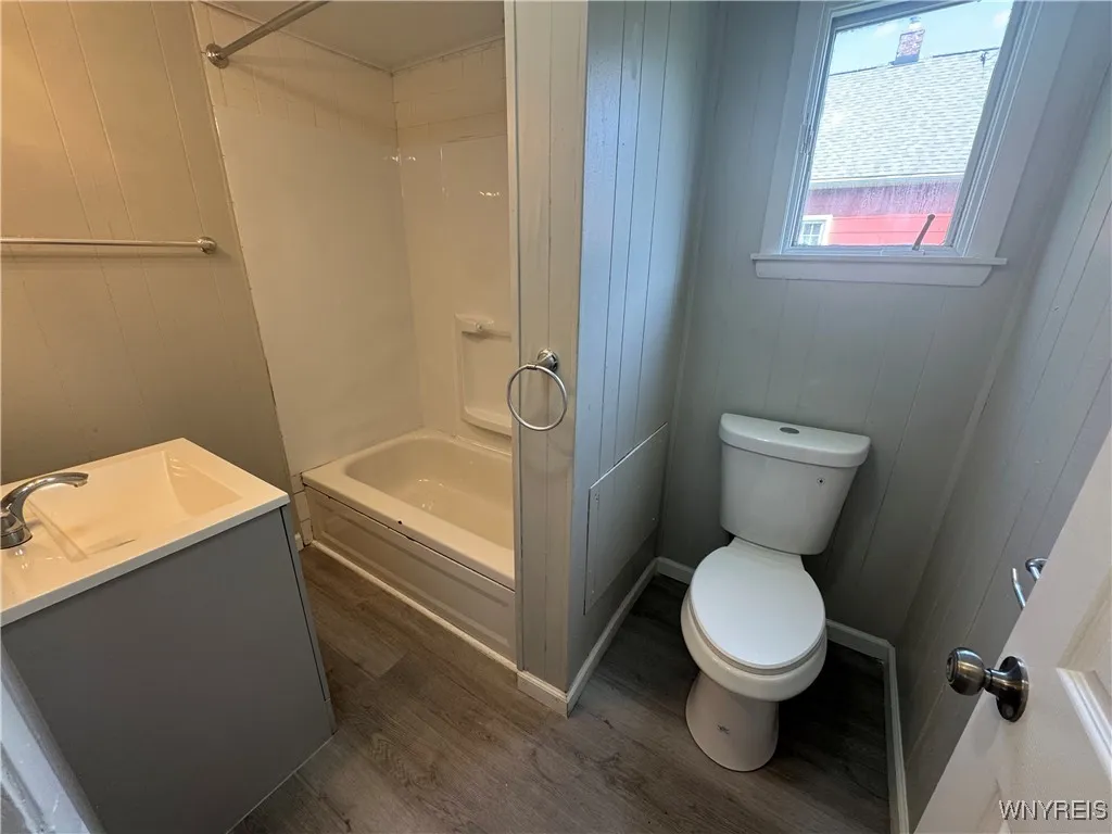 2517 Welch Avenue, Niagara Falls, New York 14303, Niagara Falls, New York 14303, 5 Bedrooms Bedrooms, 10 Rooms Rooms,2 BathroomsBathrooms,Residential,Closed,2517 Welch Avenue, Niagara Falls, New York 14303,0,B1633467