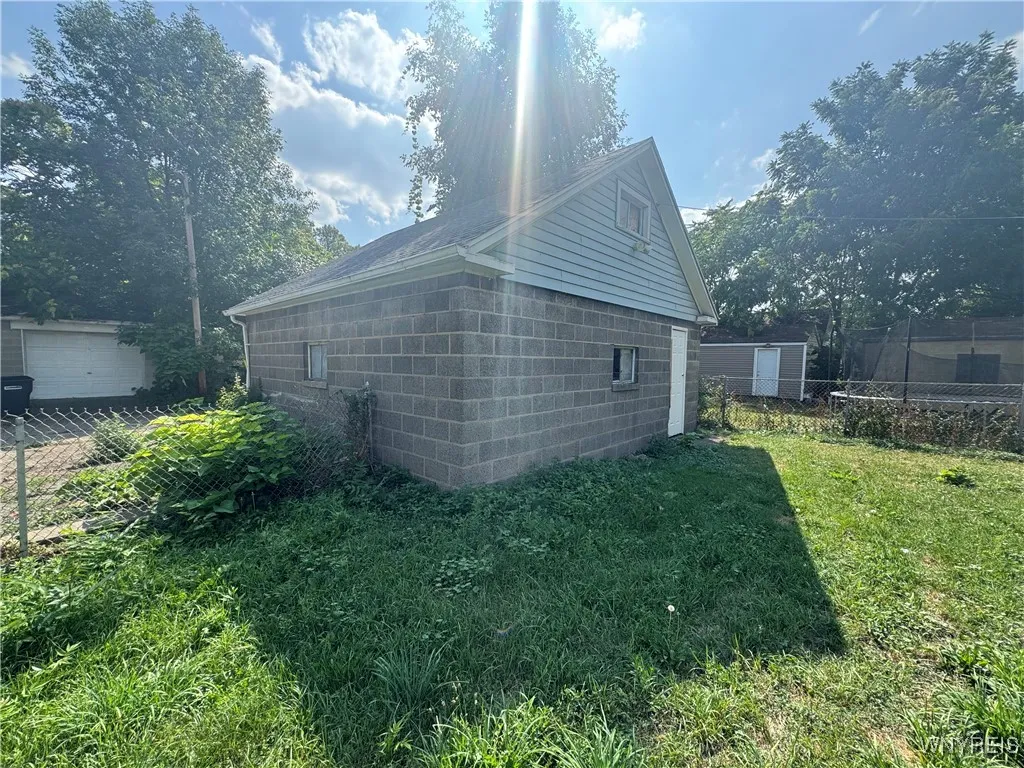 2517 Welch Avenue, Niagara Falls, New York 14303, Niagara Falls, New York 14303, 5 Bedrooms Bedrooms, 10 Rooms Rooms,2 BathroomsBathrooms,Residential,Closed,2517 Welch Avenue, Niagara Falls, New York 14303,0,B1633467