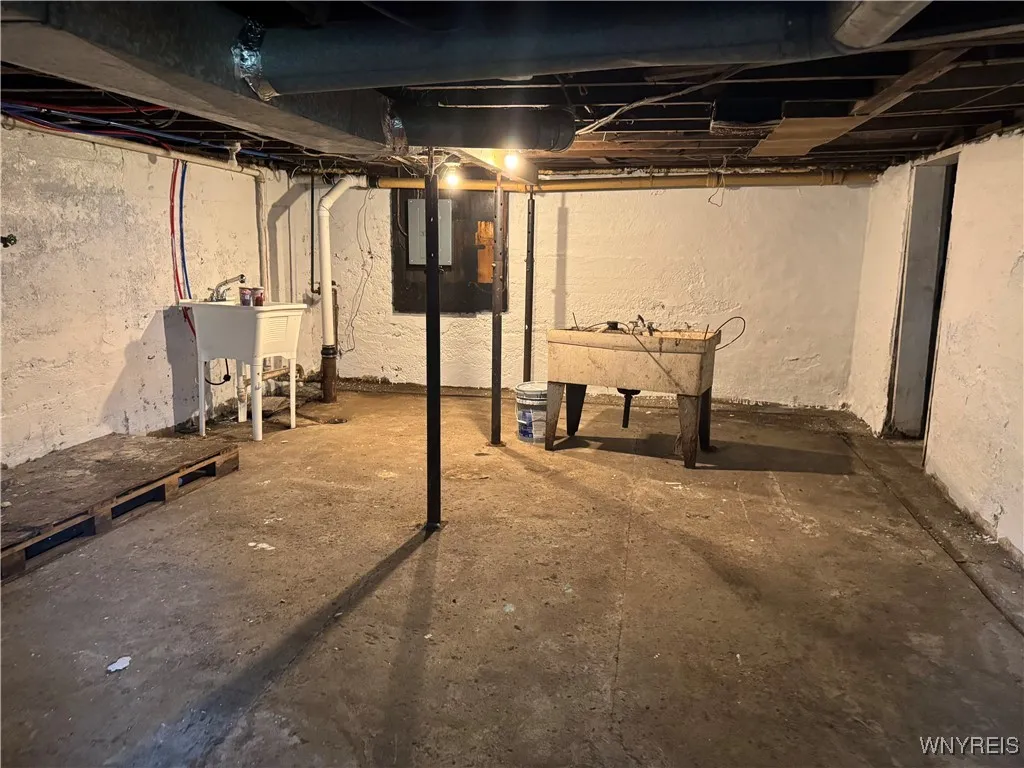 2517 Welch Avenue, Niagara Falls, New York 14303, Niagara Falls, New York 14303, 5 Bedrooms Bedrooms, 10 Rooms Rooms,2 BathroomsBathrooms,Residential,Closed,2517 Welch Avenue, Niagara Falls, New York 14303,0,B1633467