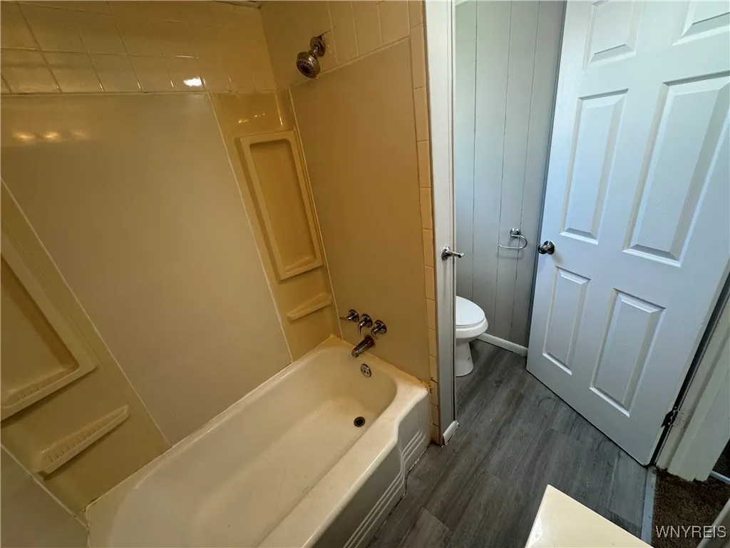 2517 Welch Avenue, Niagara Falls, New York 14303, Niagara Falls, New York 14303, 5 Bedrooms Bedrooms, 10 Rooms Rooms,2 BathroomsBathrooms,Residential,Closed,2517 Welch Avenue, Niagara Falls, New York 14303,0,B1633467