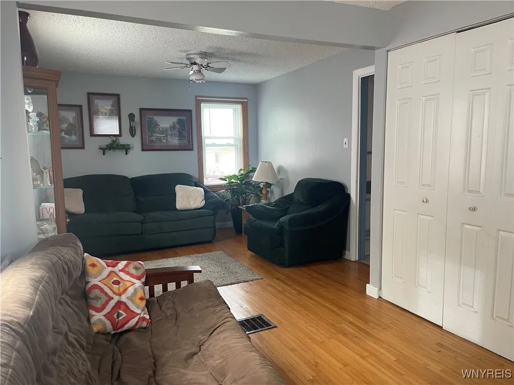 58 Southcrest Avenue, Cheektowaga, New York 14225, Cheektowaga, New York 14225, 2 Bedrooms Bedrooms, 6 Rooms Rooms,1 BathroomBathrooms,Residential,For Sale,58 Southcrest Avenue, Cheektowaga, New York 14225,0,B1633457